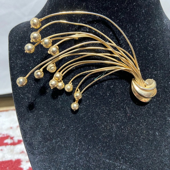 Jewelry - Vintage Gold Tone Art Deco Brooch